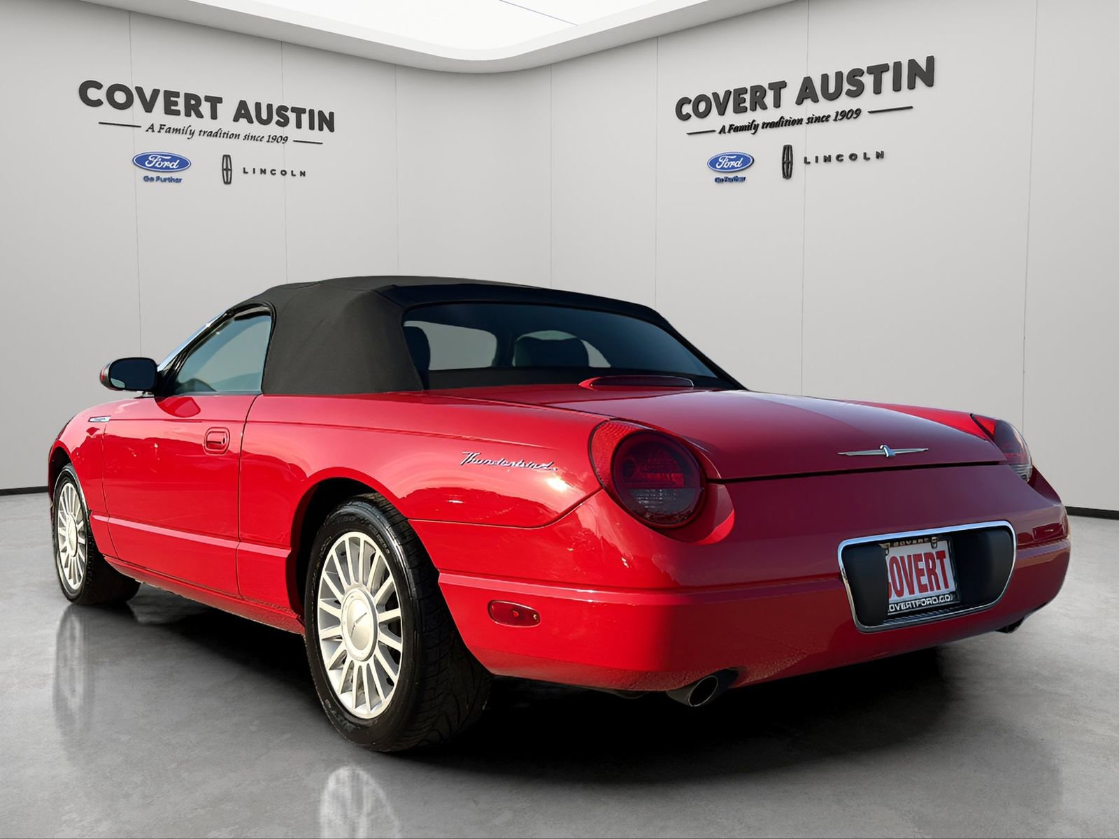Used 2005 Ford Thunderbird image 3
