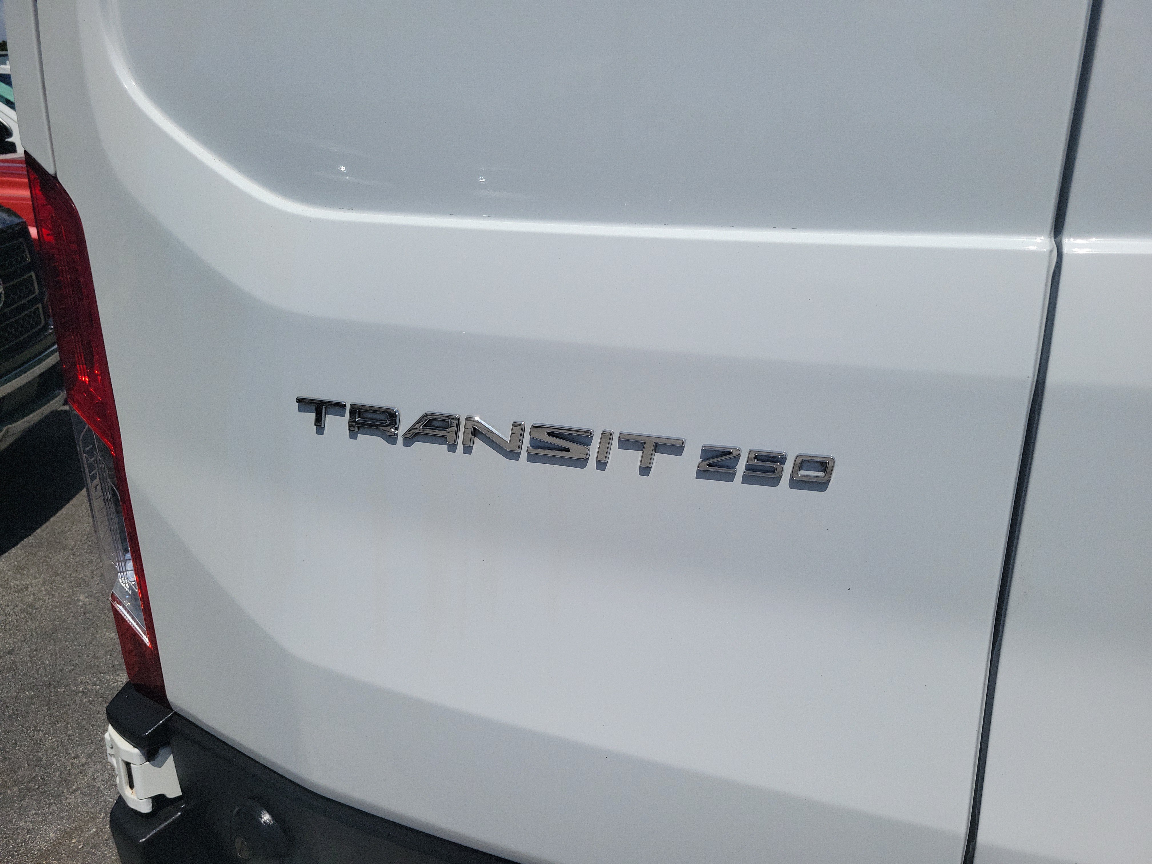 Used 2020 Ford Transit 250 Low Roof RWD image 5