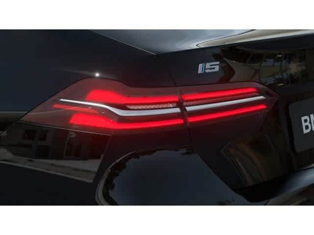 New 2027 BMW i5 xDrive40 AWD/4WD image 8