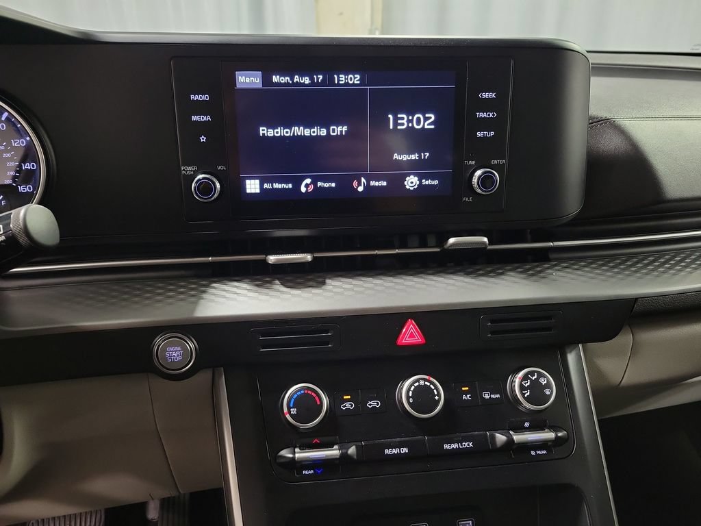 Used 2023 Kia Carnival LX FWD image 17