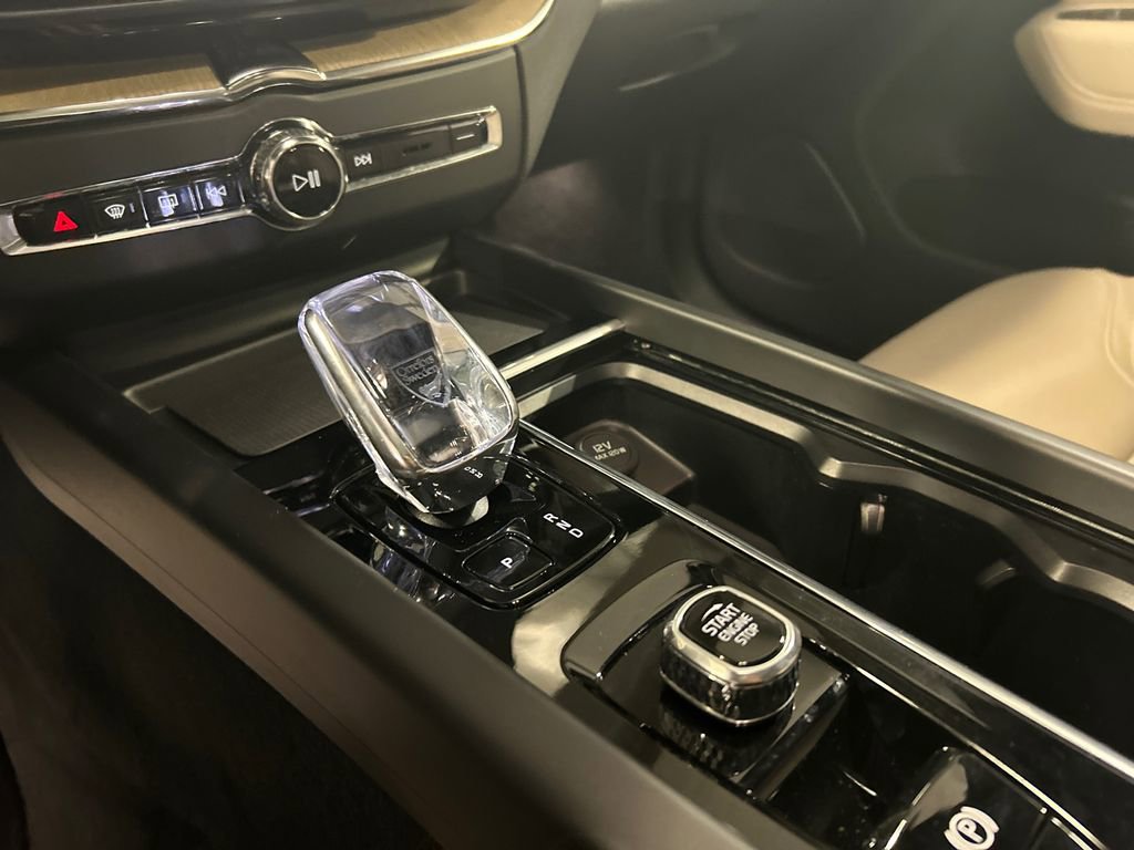 Used 2026 Volvo XC60 B5 Core w/ Climate Package image 19