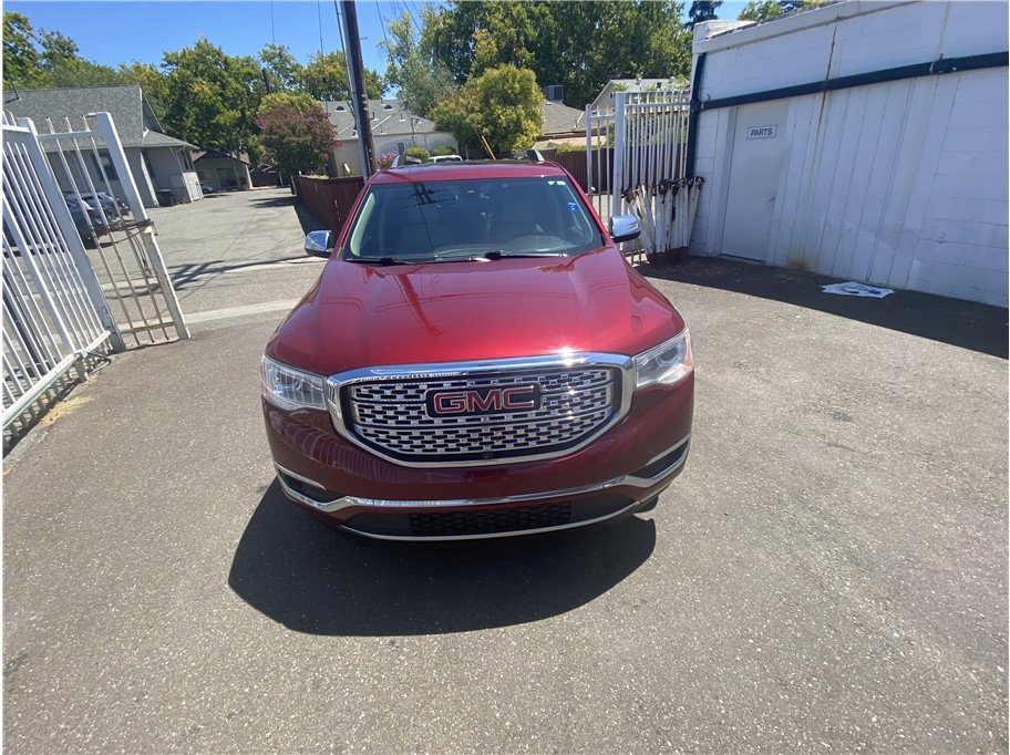 Used 2018 GMC Acadia Denali w/ Technology Package AWD/4WD image 2