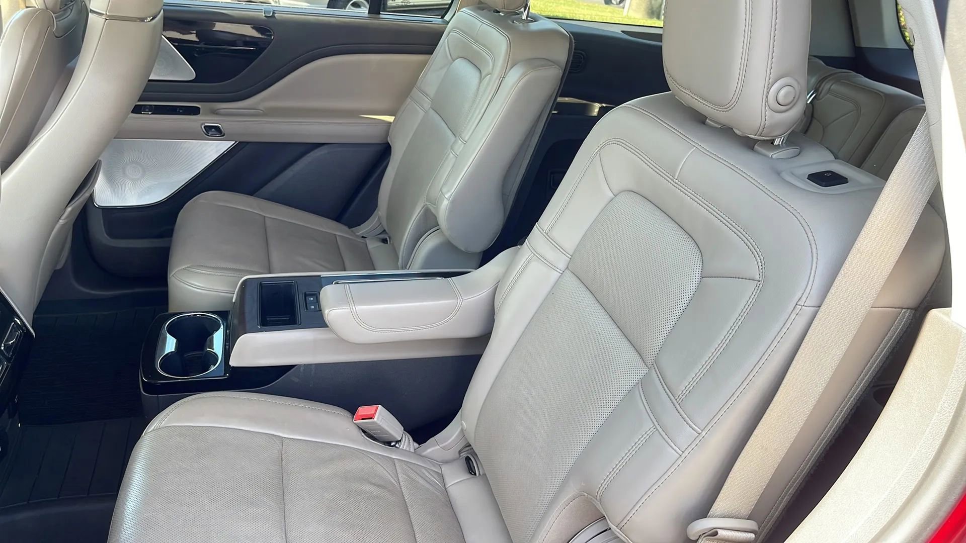 Used 2020 Lincoln Aviator Reserve w/ Equipment Group 202A AWD/4WD image 27