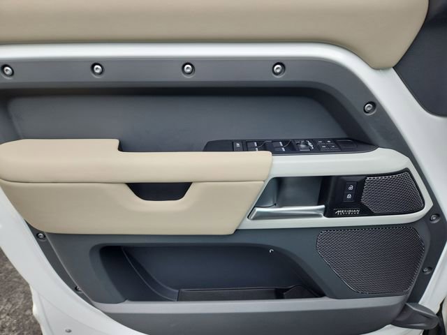 Used 2024 Land Rover Defender 110 X-Dynamic SE AWD/4WD image 23