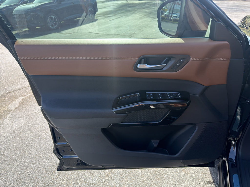 New 2026 Nissan Pathfinder Platinum image 17