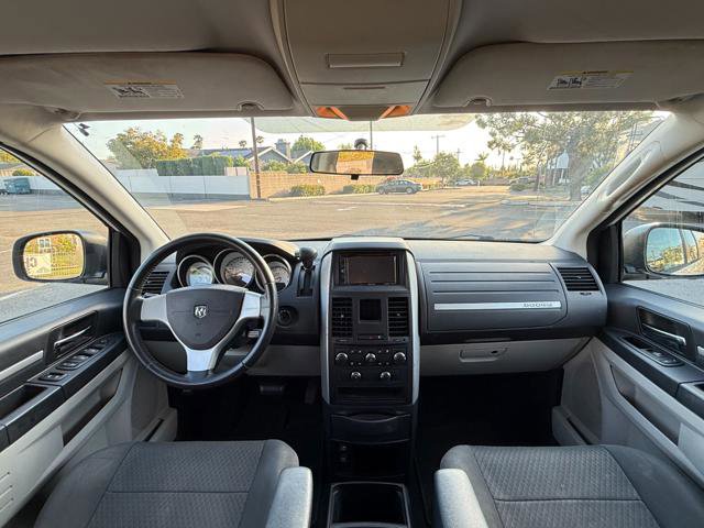 Used 2010 Dodge Grand Caravan Hero FWD image 18
