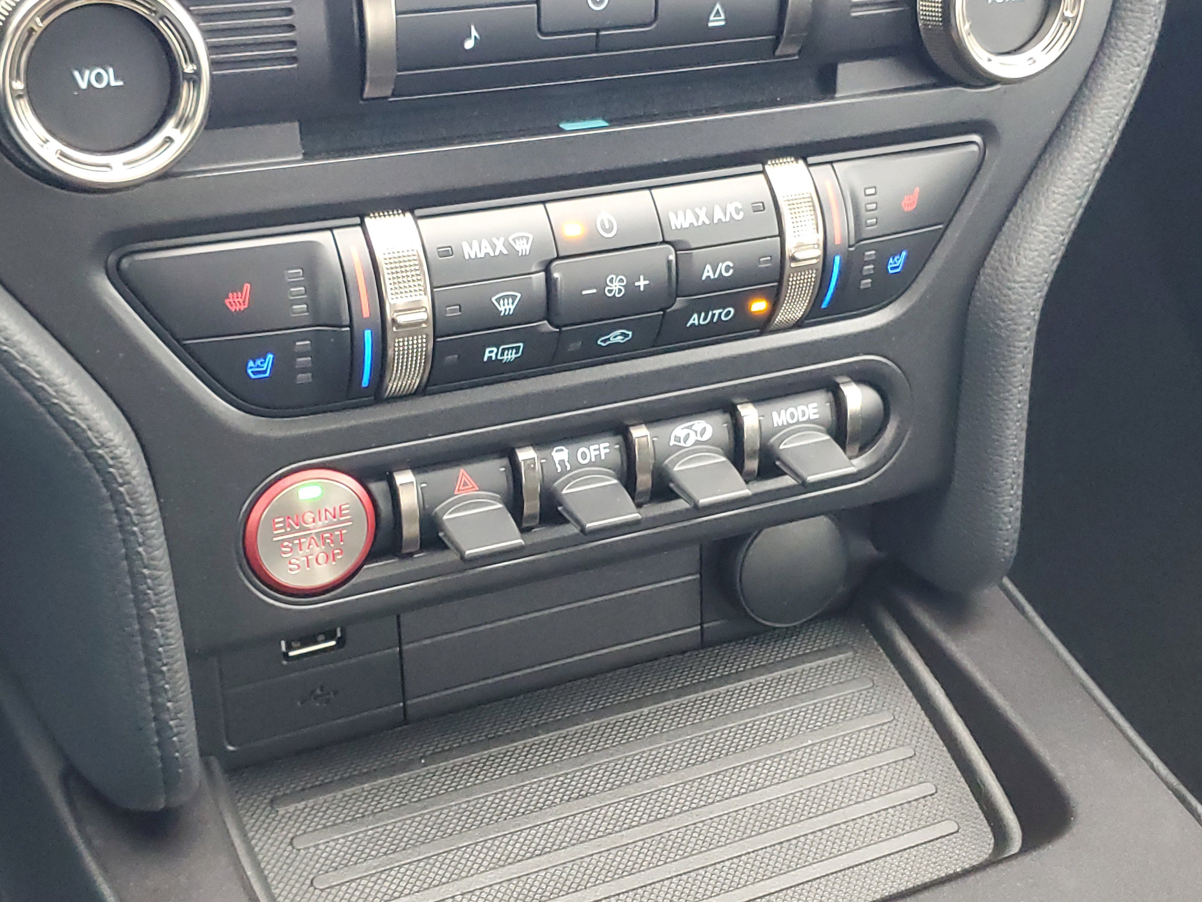 Used 2022 Ford Mustang Shelby GT500 w/ Technology Package RWD image 18