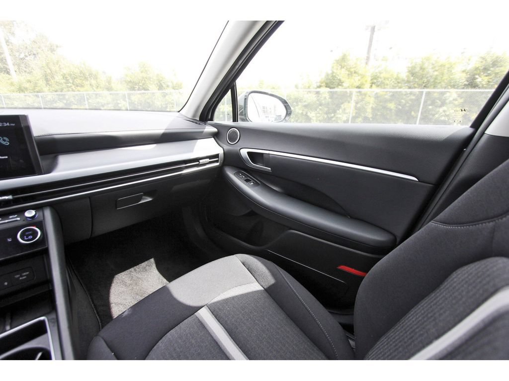 Used 2025 Hyundai Sonata SEL FWD image 11