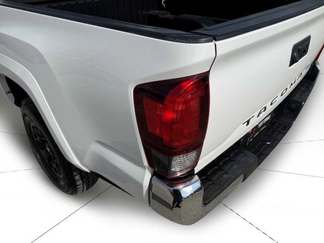 Used 2022 Toyota Tacoma SR5 RWD image 12
