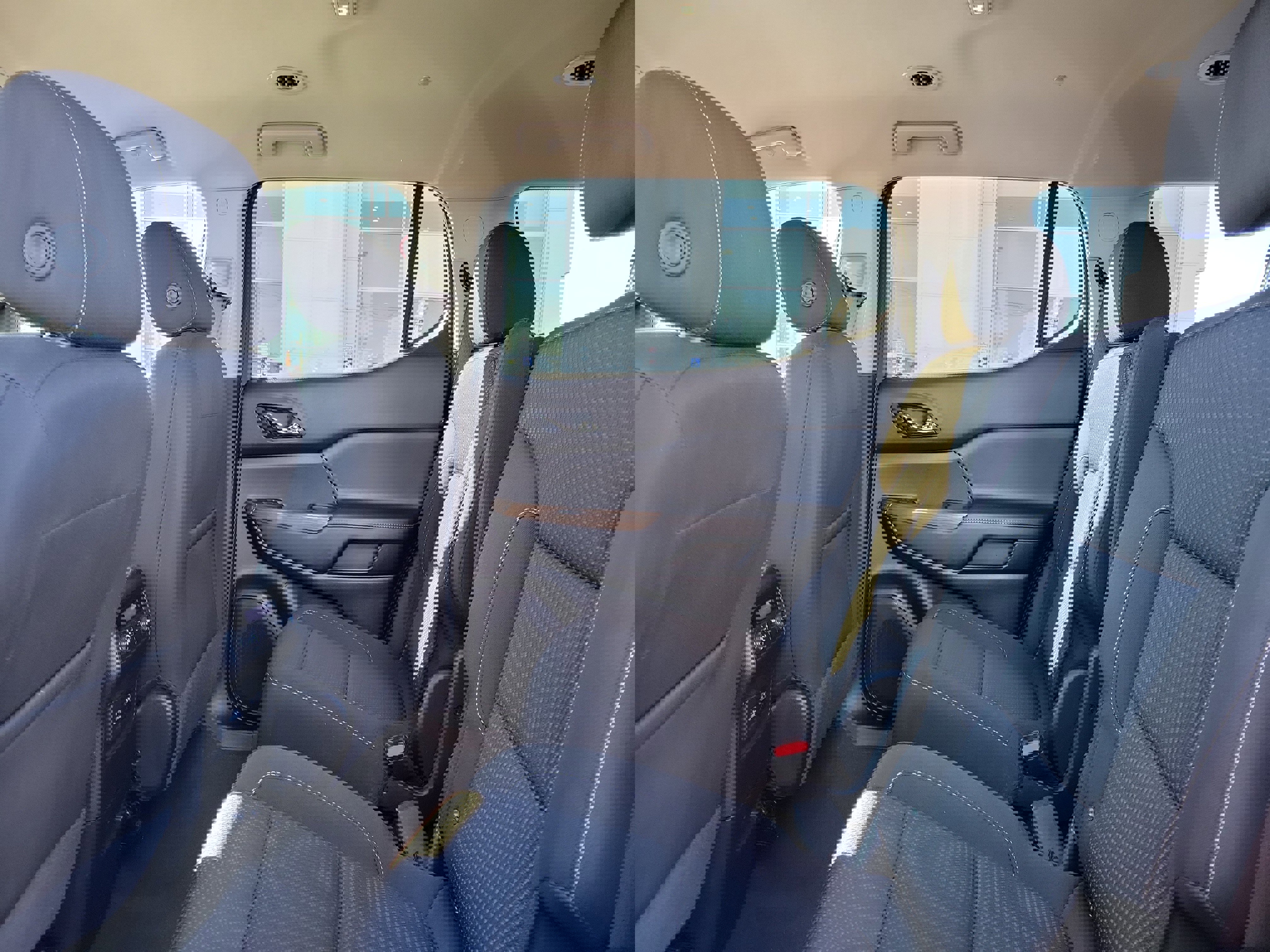 Used 2023 GMC Acadia SLE w/ Driver Convenience Package image 11