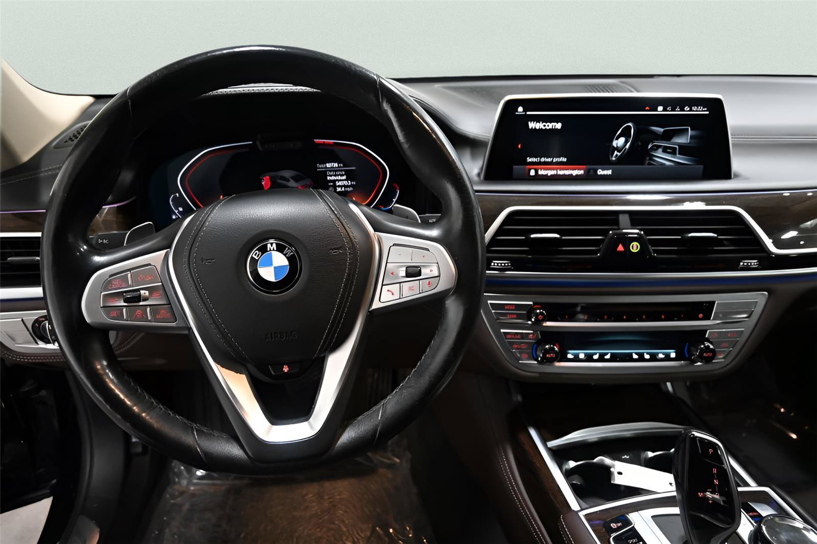 Used 2020 BMW 740i xDrive w/ Premium Package AWD/4WD image 10