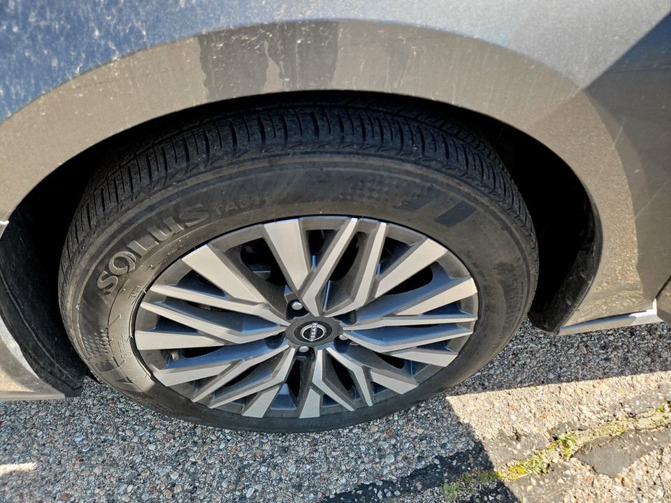 Used 2025 Nissan Altima 2.5 SV FWD image 33