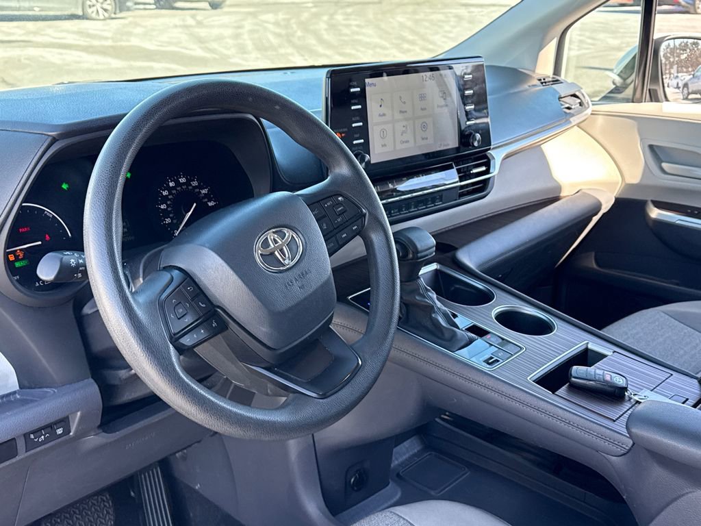 Used 2024 Toyota Sienna LE image 19