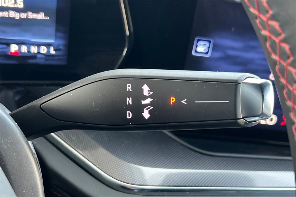 Used 2025 Chevrolet Suburban RST image 32