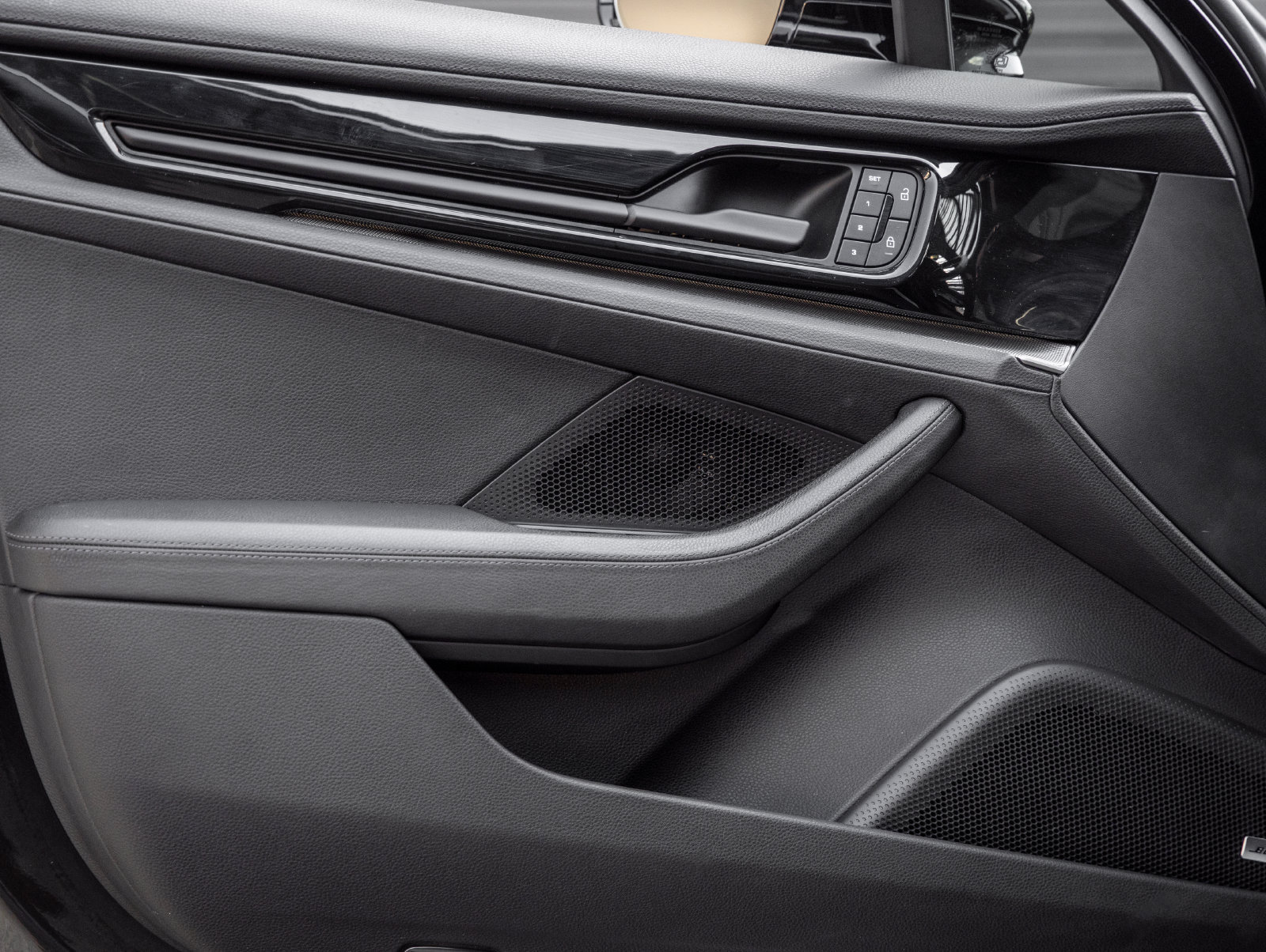 Certified 2025 Porsche Panamera image 19