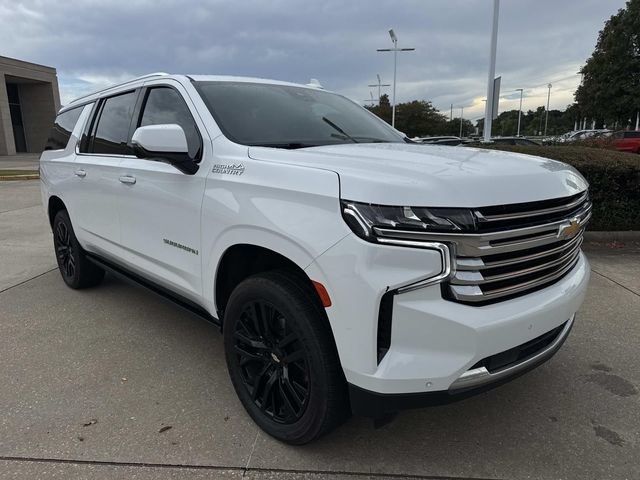 Used 2023 Chevrolet Suburban High Country AWD/4WD image 3