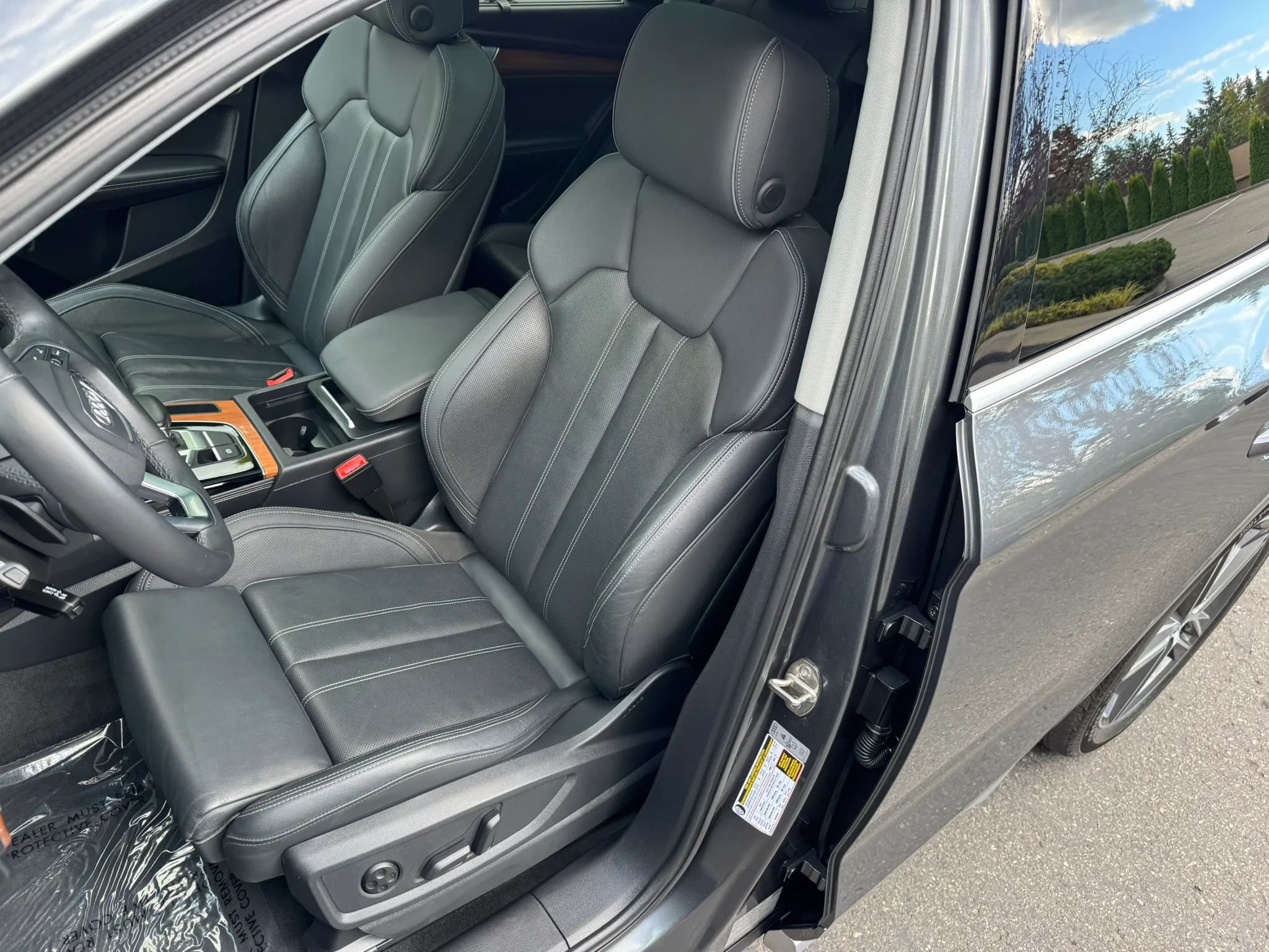 Used 2022 Audi Q5 e Premium Plus w/ Premium Plus Package AWD/4WD image 24