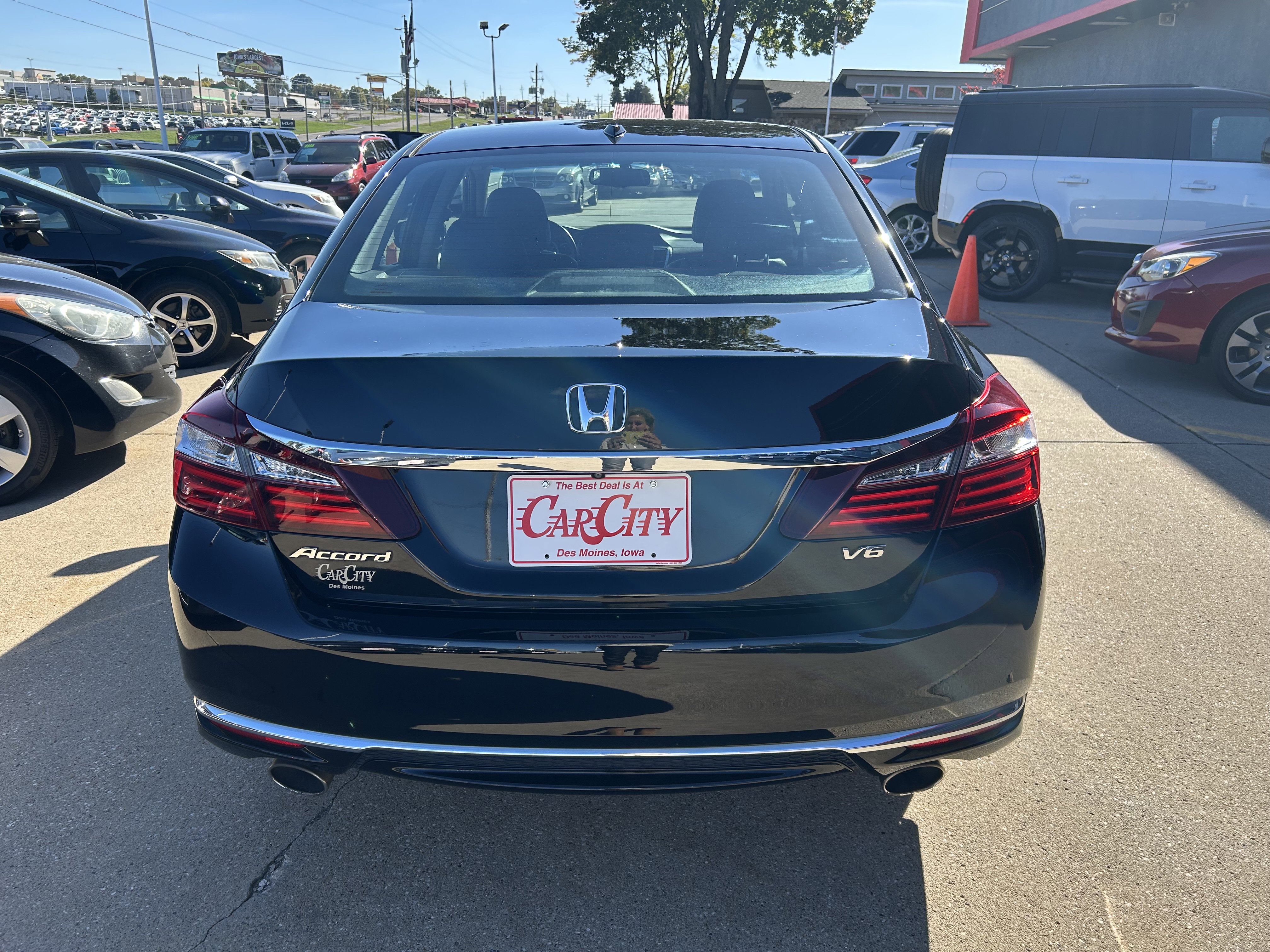Used 2017 Honda Accord EX-L image 3