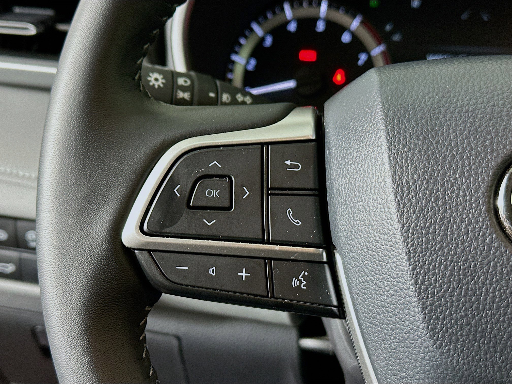 Used 2026 Toyota Highlander XLE image 16