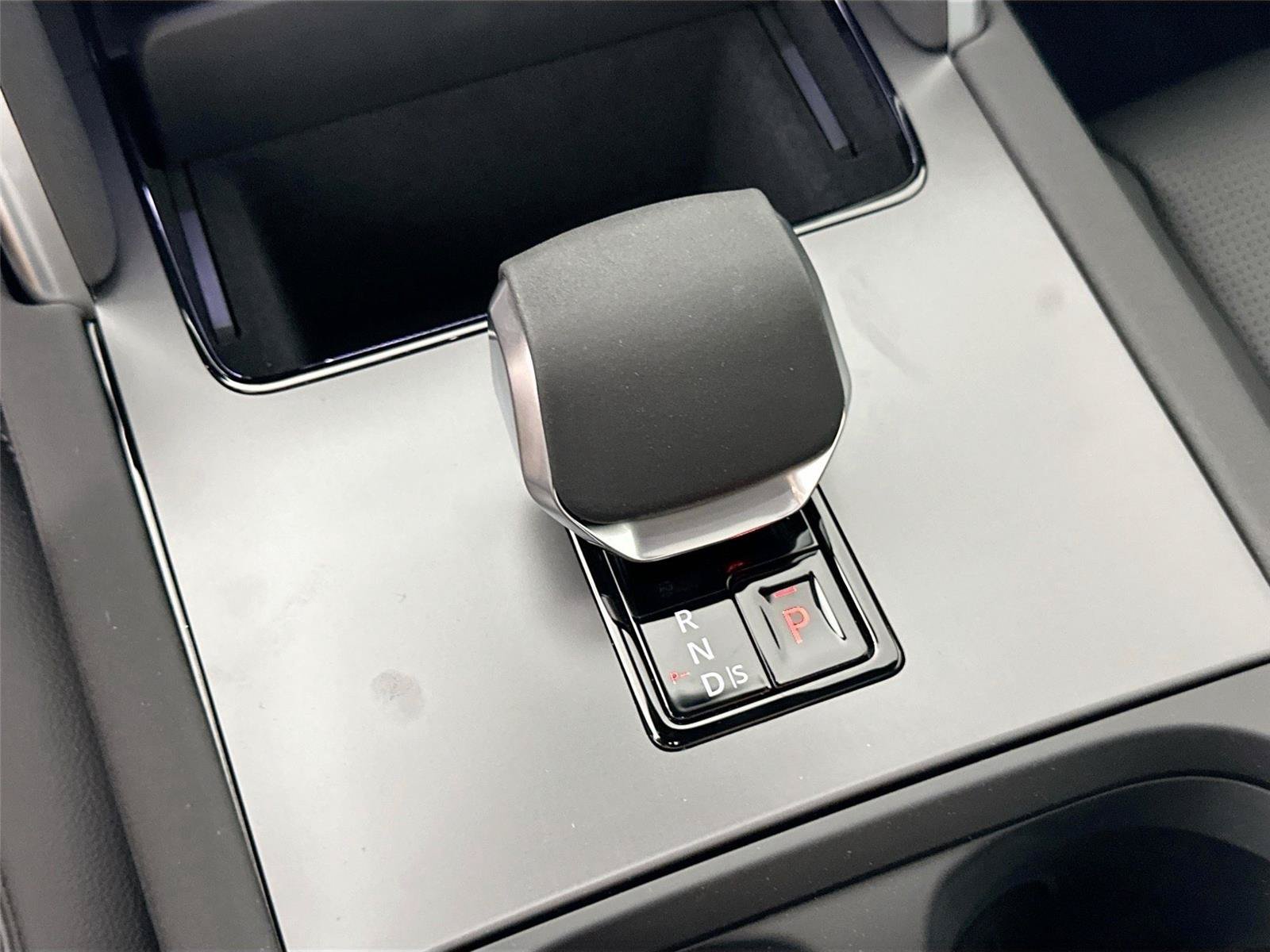 Certified 2025 Land Rover Discovery Sport Dynamic SE AWD/4WD image 8