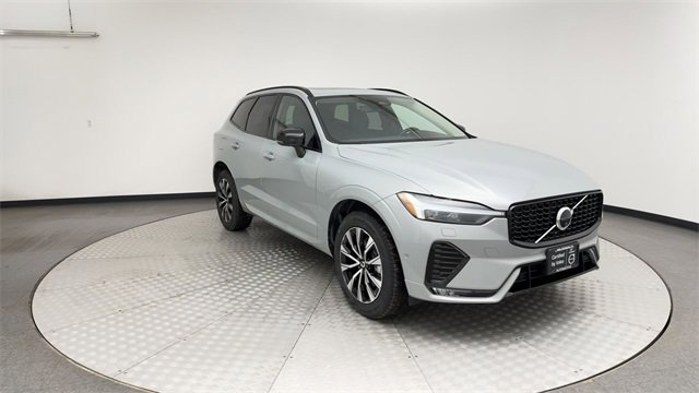 Used 2025 Volvo XC60 B5 Plus image 8