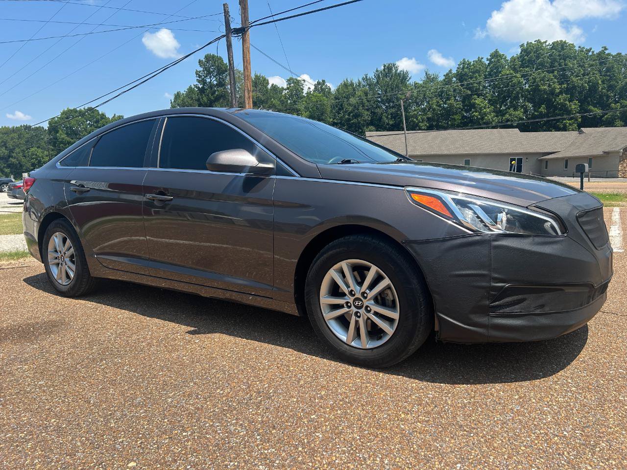 Used 2017 Hyundai Sonata SE FWD image 2