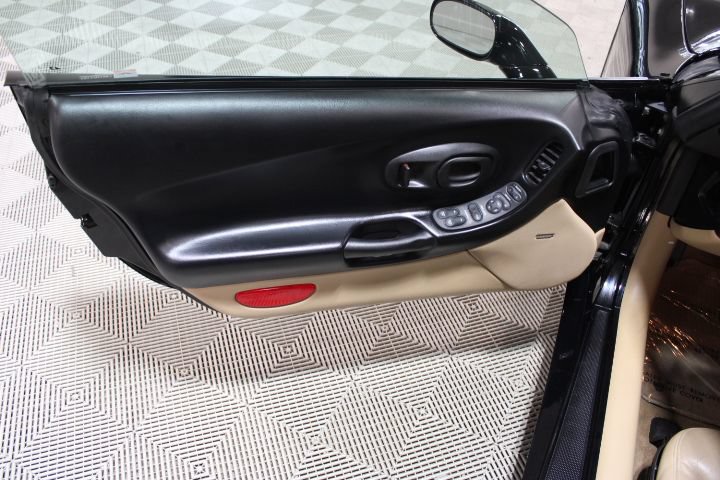Used 2001 Chevrolet Corvette Coupe w/ Preferred Equipment Group1 RWD image 12