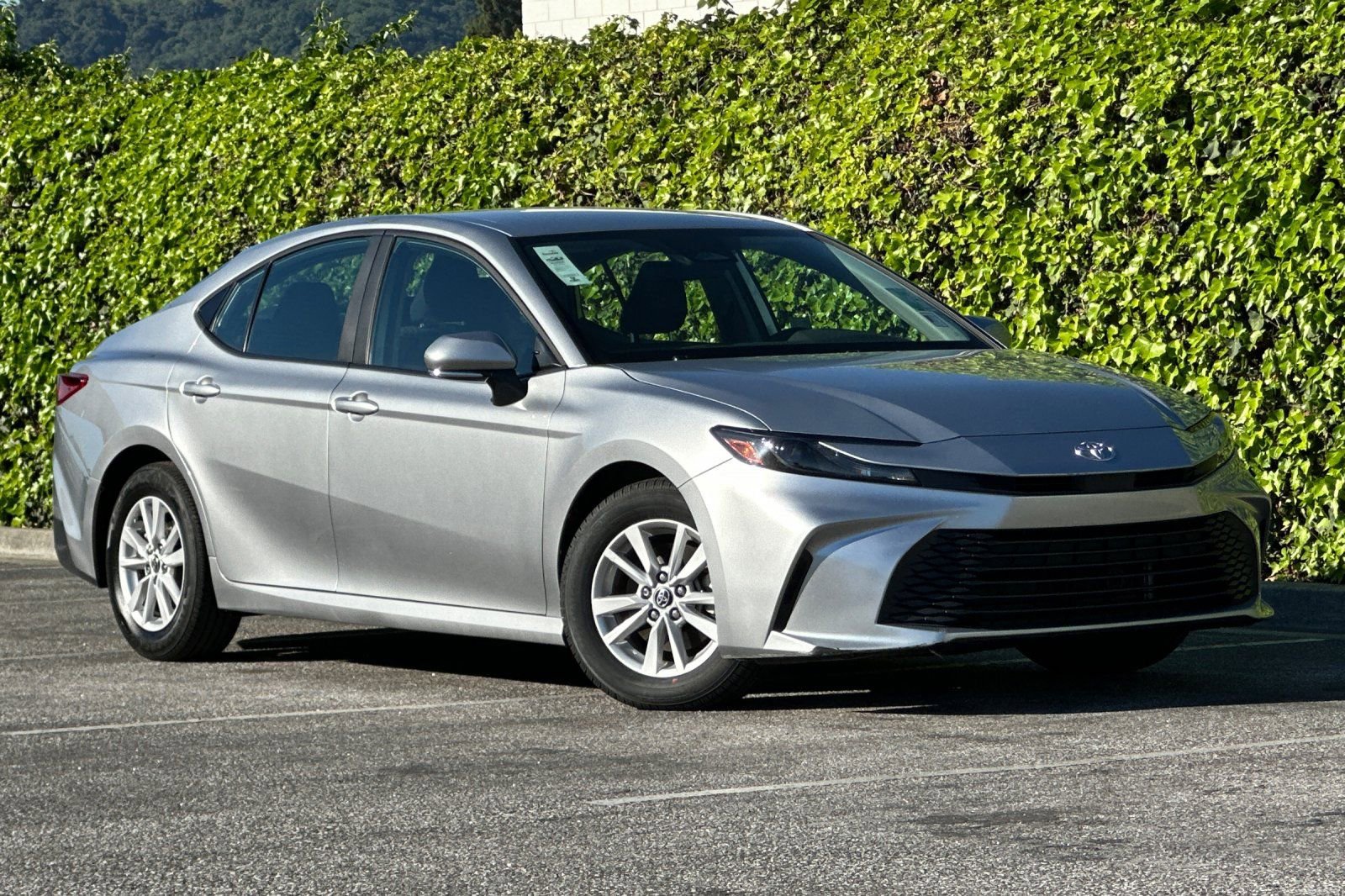 Used 2025 Toyota Camry LE image 2