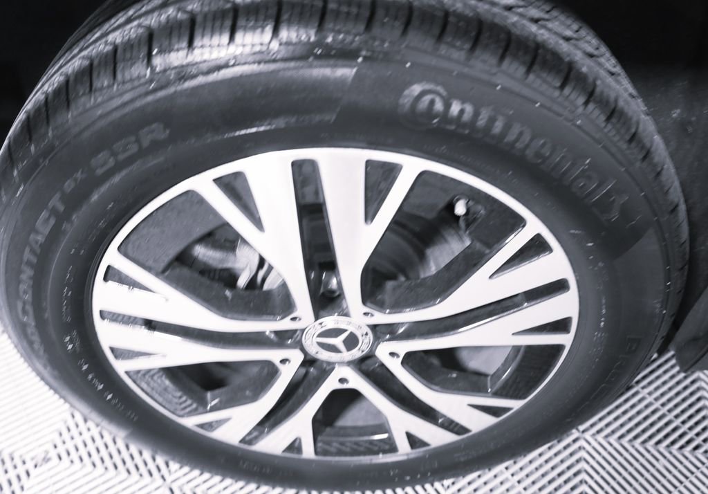 Used 2025 Mercedes-Benz GLA 250 4MATIC image 7