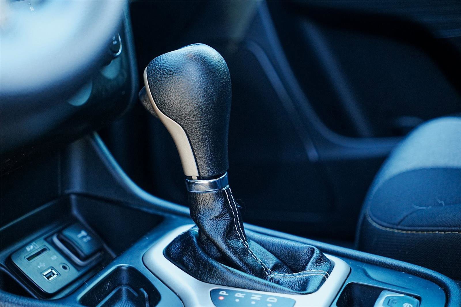 Used 2016 Jeep Cherokee Sport image 14