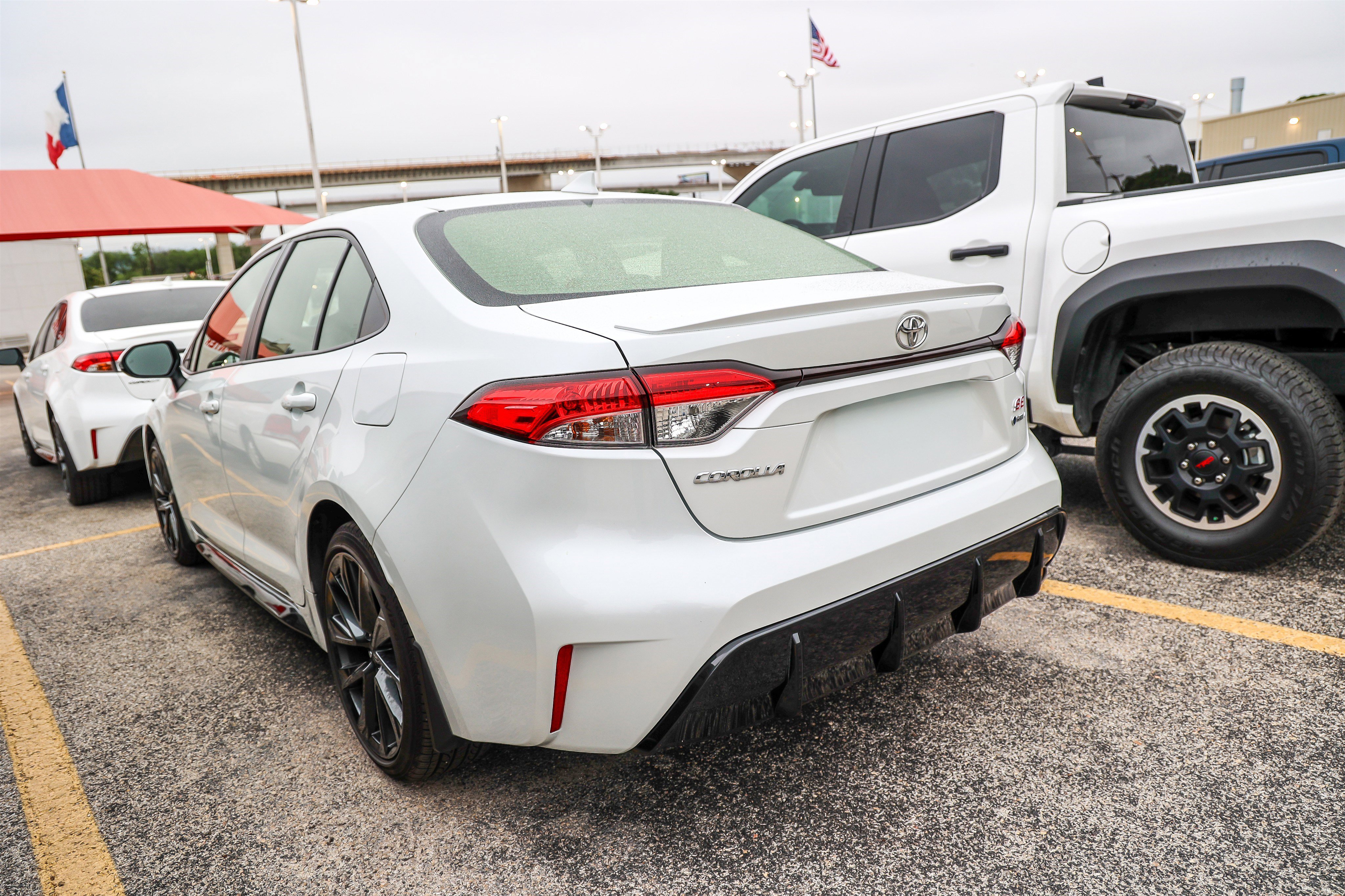 Used 2026 Toyota Corolla SE w/ SE Premium Package FWD image 9