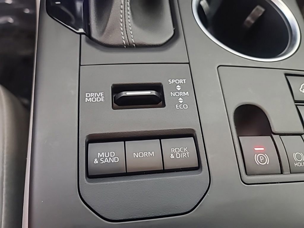 Used 2023 Toyota Highlander XLE image 39