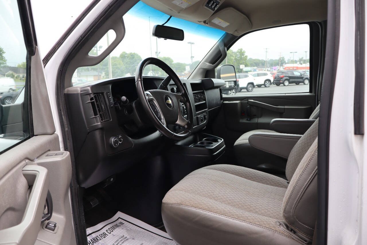 Used 2017 Chevrolet Express 3500 LT w/ LT Preferred Equipment Group RWD image 7
