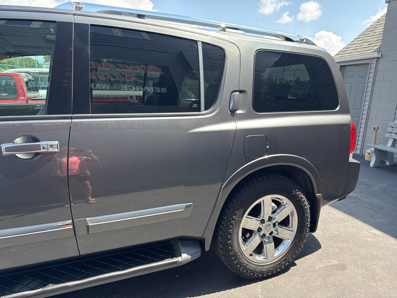 Used 2010 Nissan Armada Platinum image 5