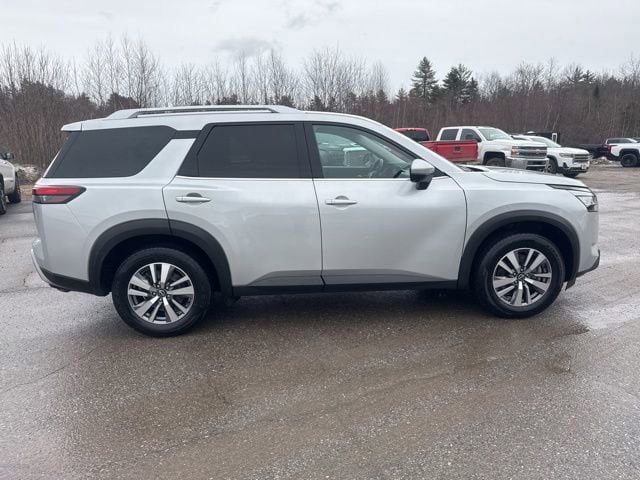 Used 2022 Nissan Pathfinder SL w/ Cargo Package image 7