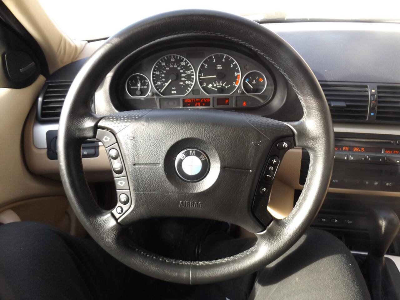 Used 2002 BMW 330xi Sedan image 14