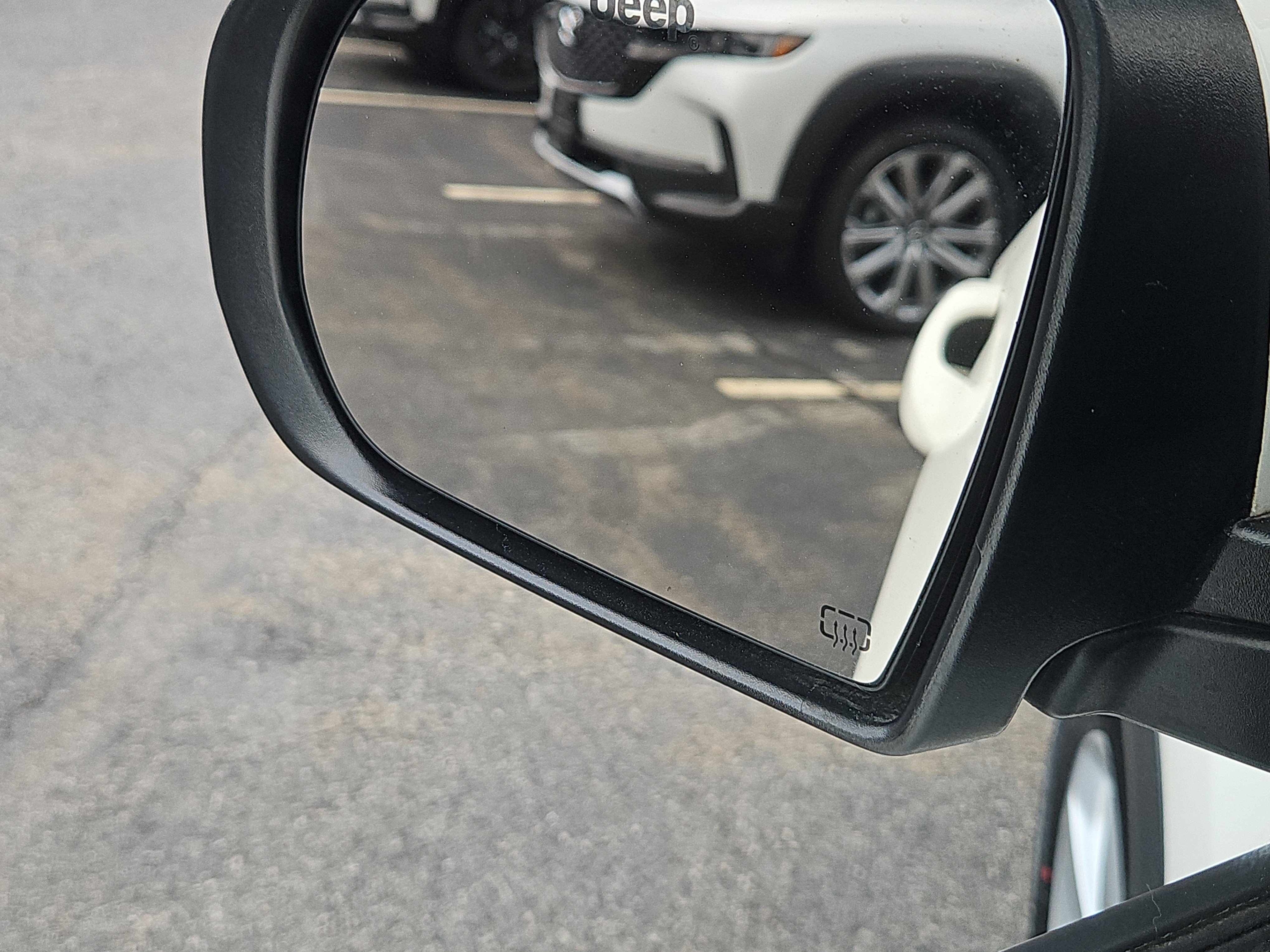 Used 2018 Jeep Compass Latitude w/ Cold Weather Group AWD/4WD image 16