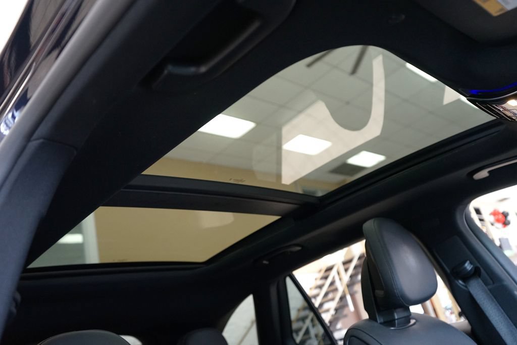 Used 2024 Mercedes-Benz GLC 300 4MATIC image 9