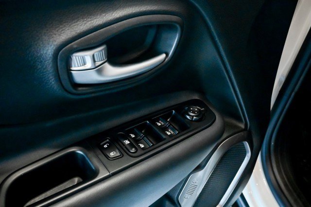Used 2022 Jeep Renegade Limited w/ Sun, Sound & Wheels Group AWD/4WD image 15