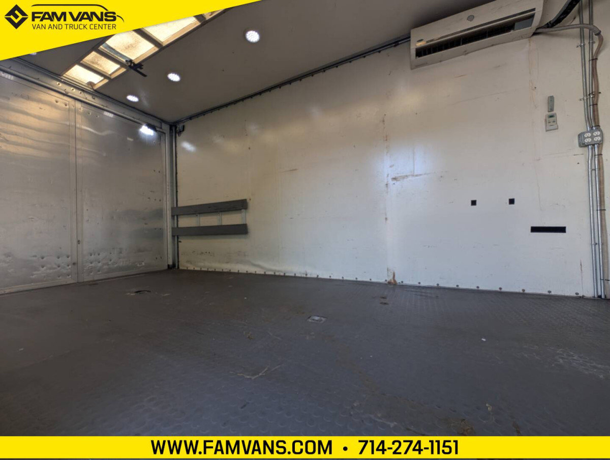 Used 2015 Ford F550 2WD Regular Cab Super Duty image 23