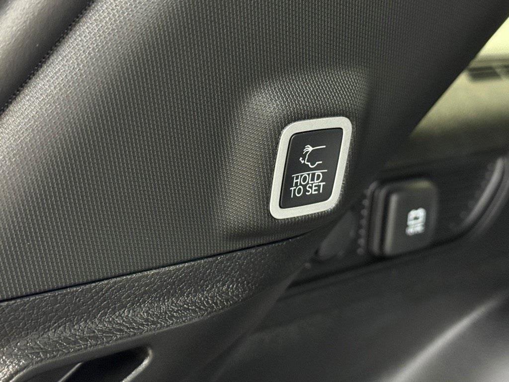 New 2025 Jeep Grand Cherokee Limited w/ Luxury Tech Group II image 8