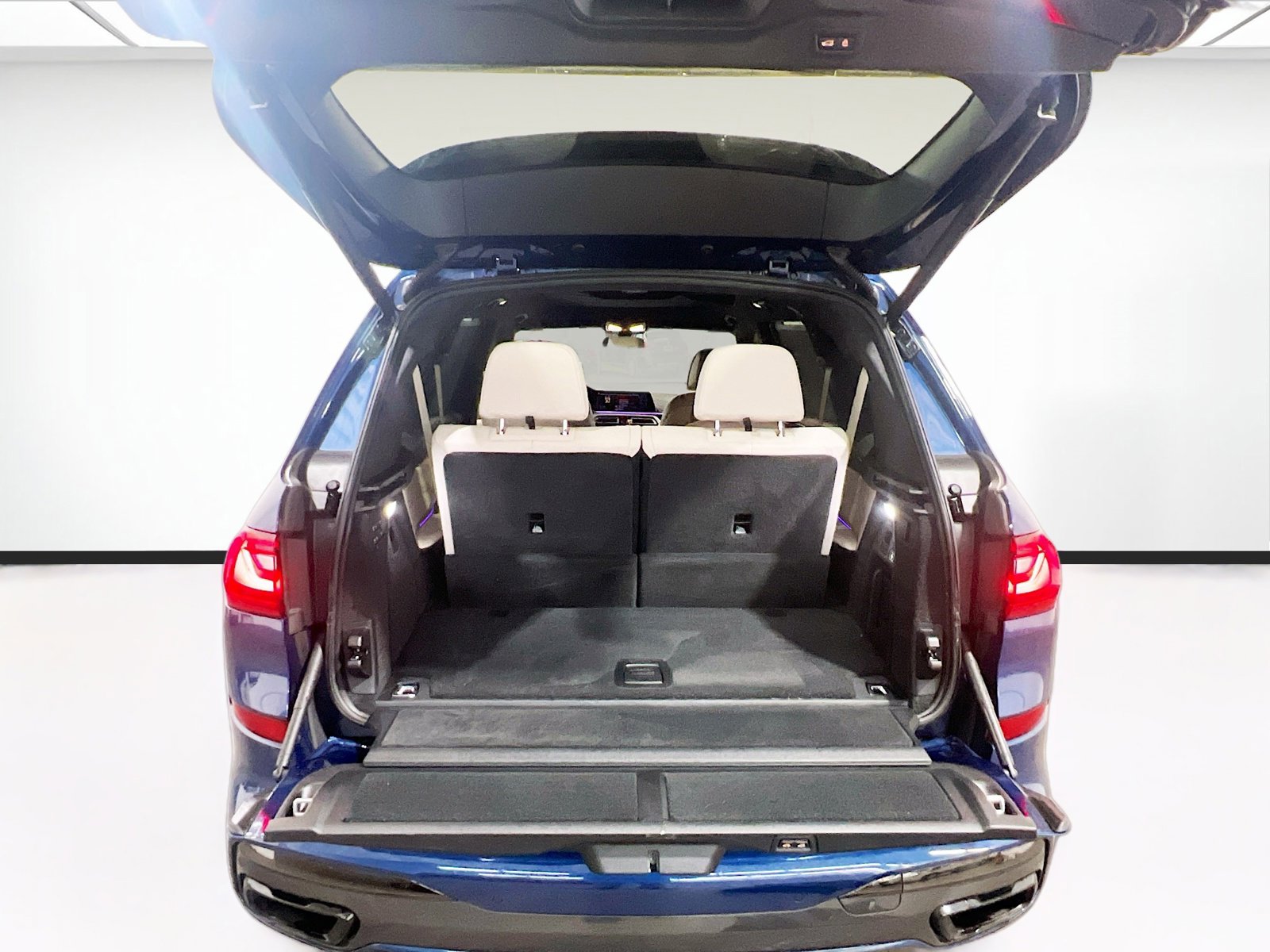 Used 2021 BMW X7 M50i image 20