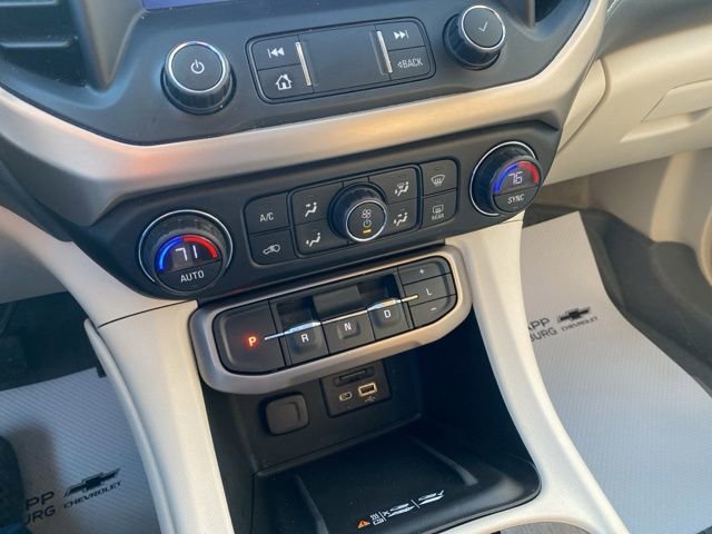 Used 2022 GMC Acadia Denali w/ Denali Ultimate Package AWD/4WD image 16