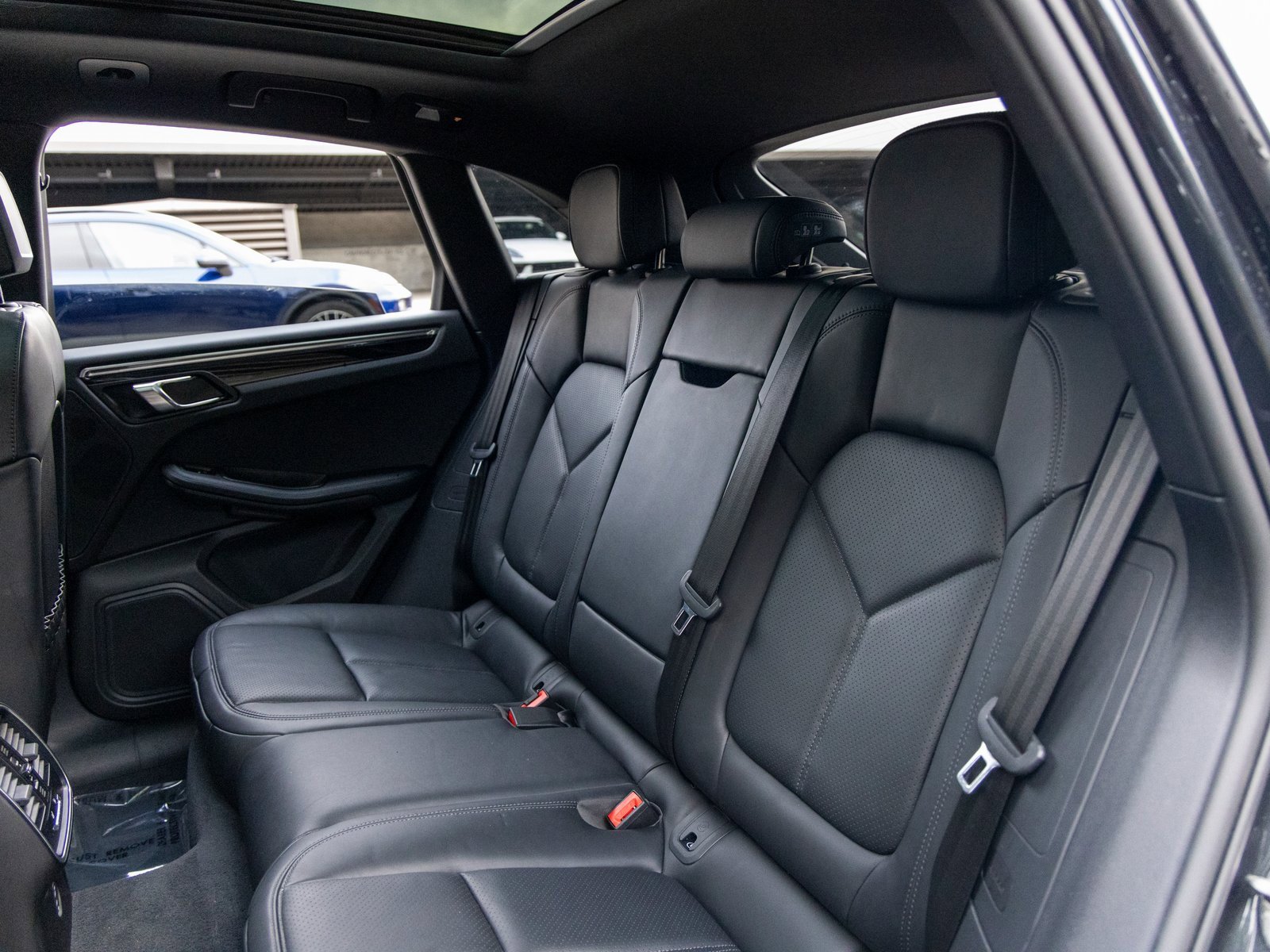 Certified 2025 Porsche Macan image 42