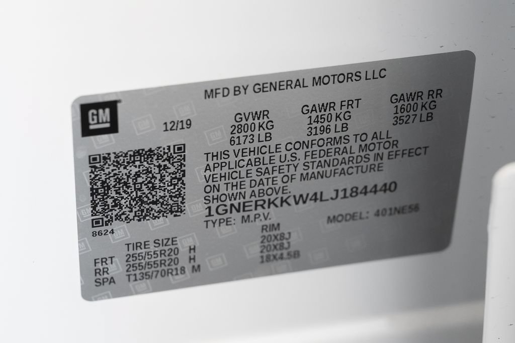 Used 2020 Chevrolet Traverse Premier w/ LPO, Cargo Package FWD image 17