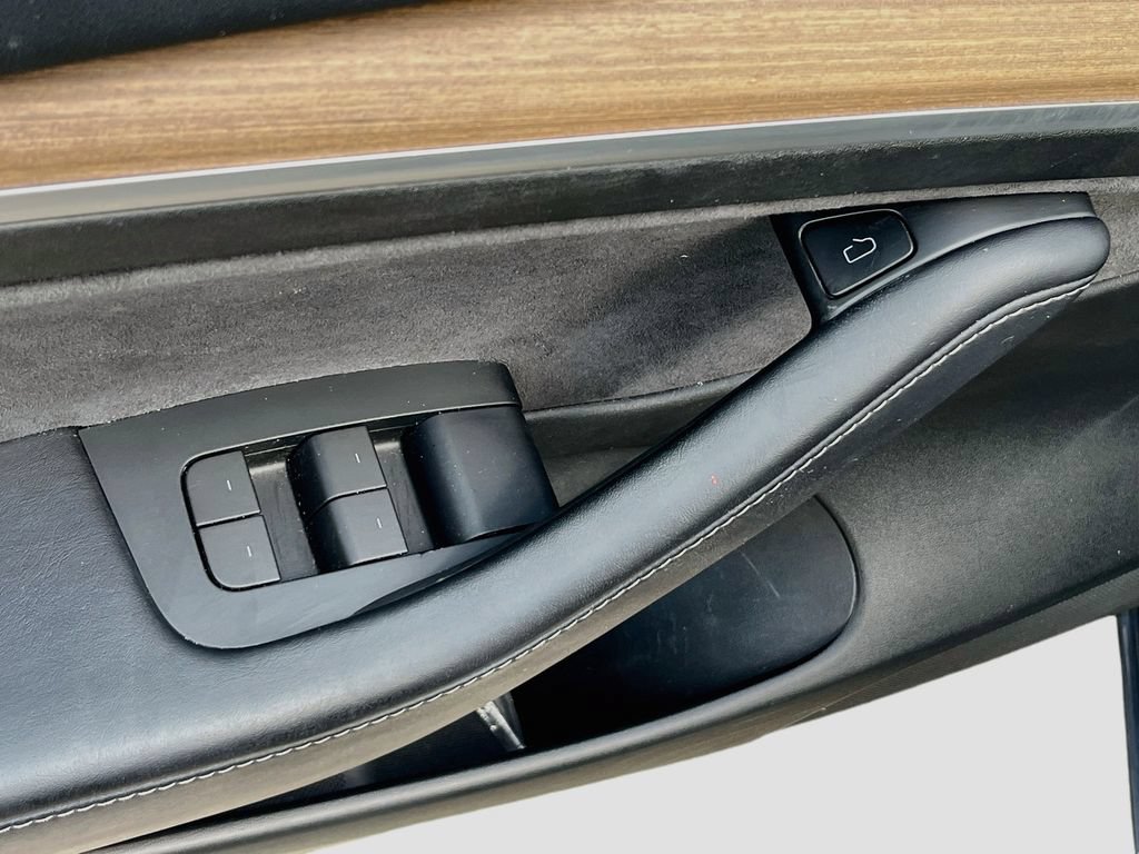 Used 2023 Tesla Model 3 Standard Range RWD image 17