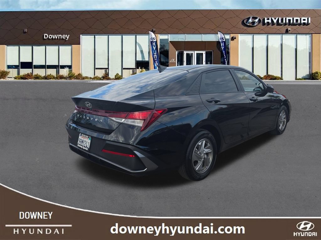 Used 2024 Hyundai Elantra SE FWD image 5