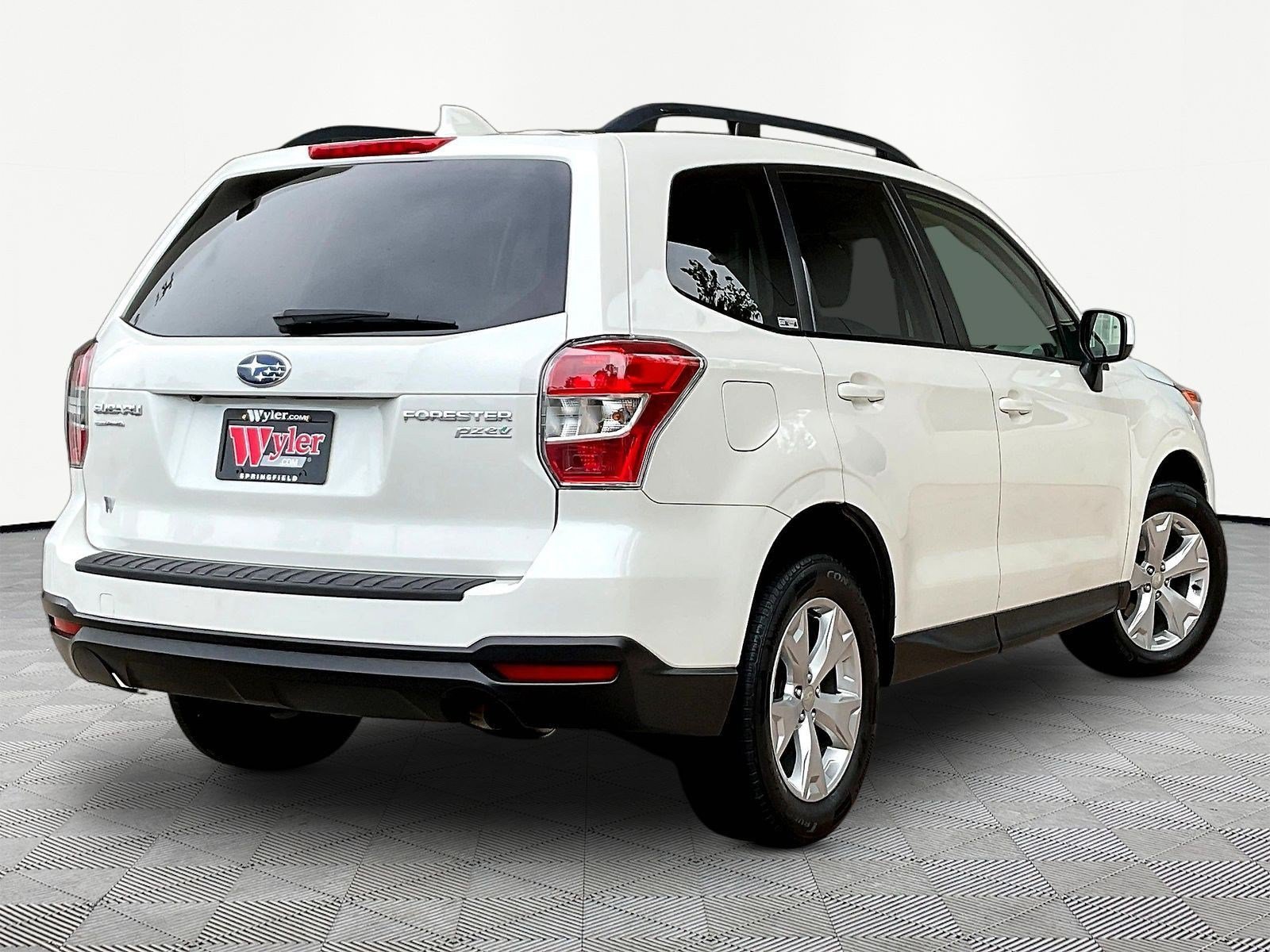 Used 2016 Subaru Forester 2.5i Premium w/ Popular Package #2 AWD/4WD image 6