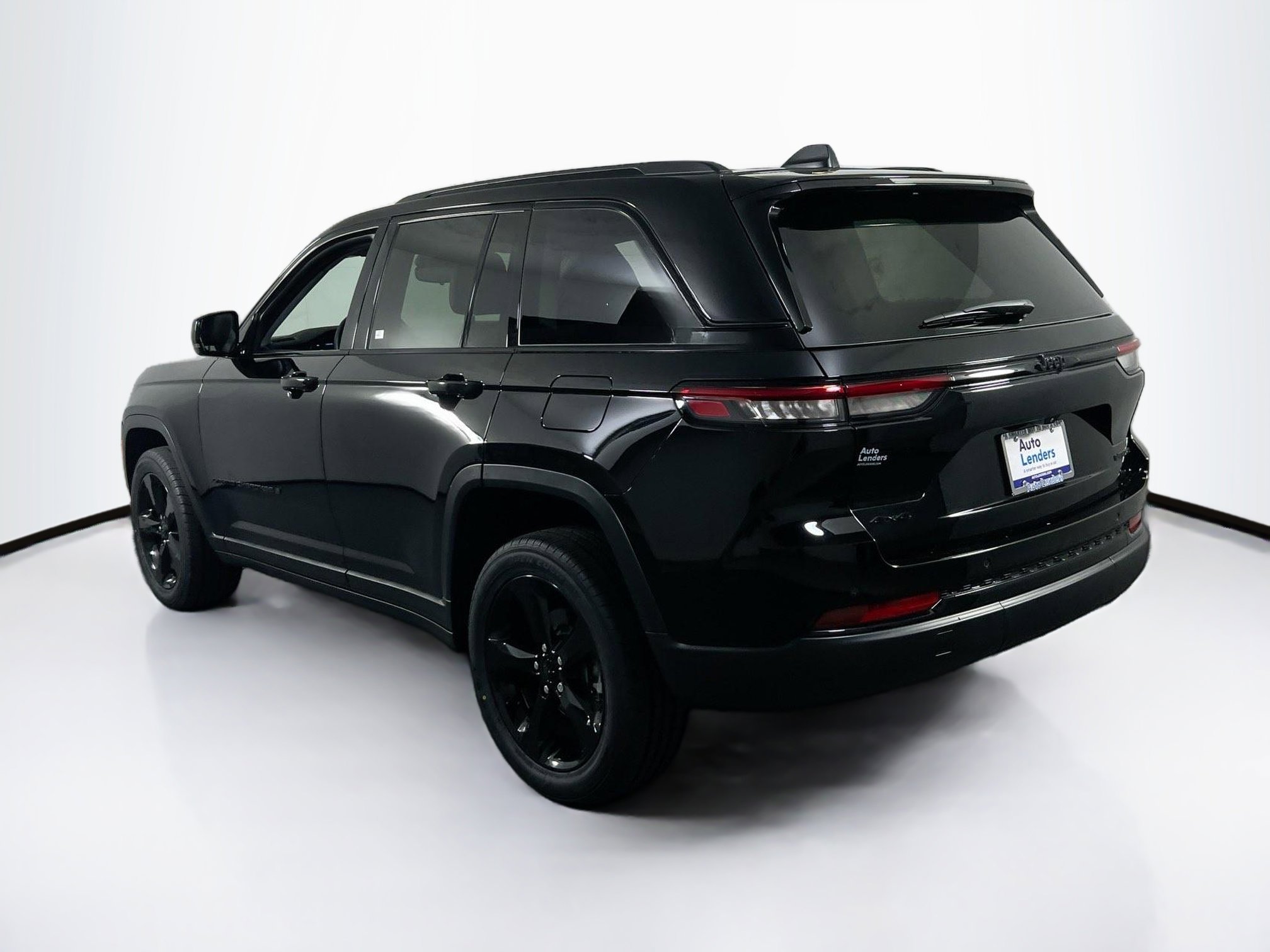 Used 2023 Jeep Grand Cherokee Limited w/ Black Appearance Package image 7