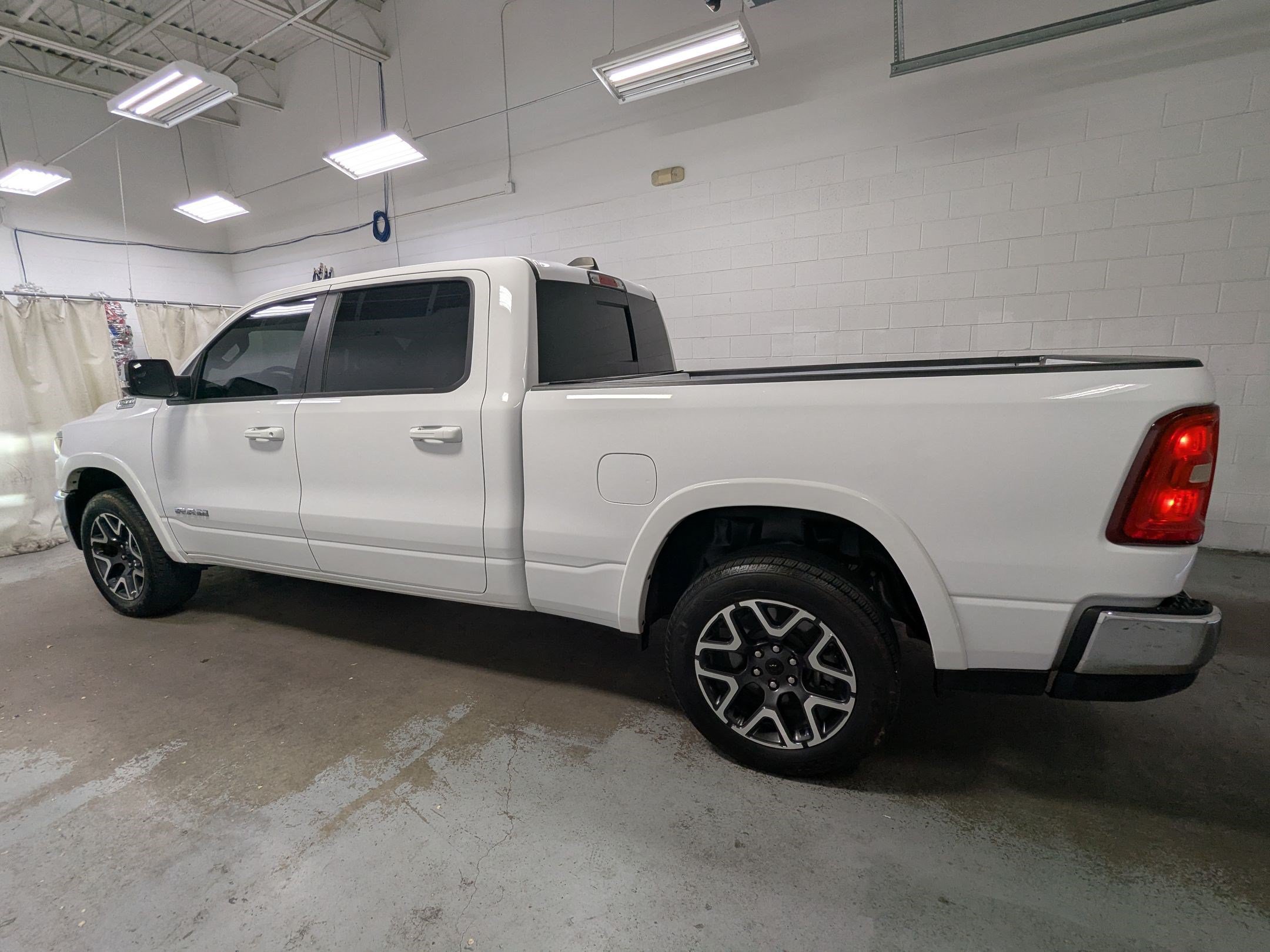 Used 2025 RAM 1500 Laramie AWD/4WD image 10